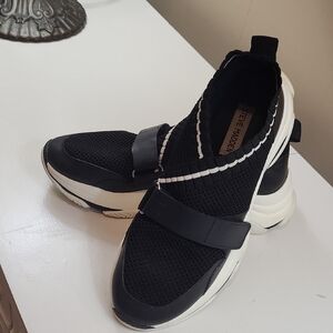 Steve Madden Black and White Women's Sneakers, Size 9.5